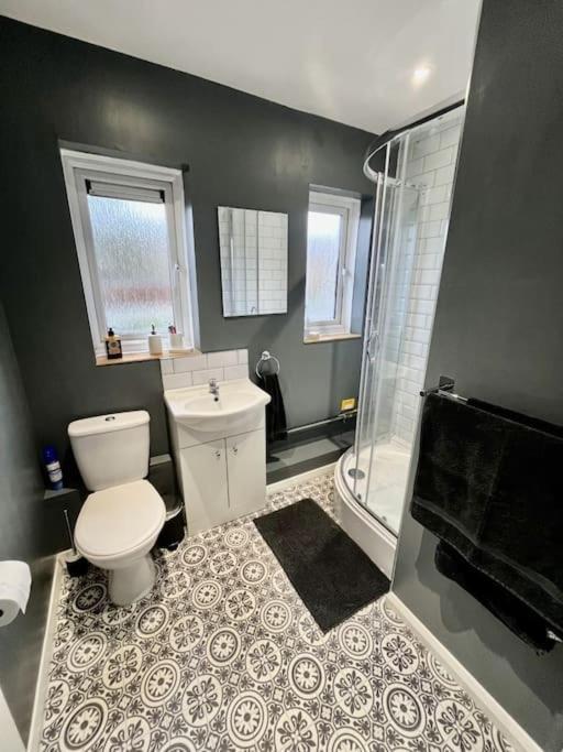 Immaculate 2 Bed Flat With Free Parking! Appartement Watford  Buitenkant foto