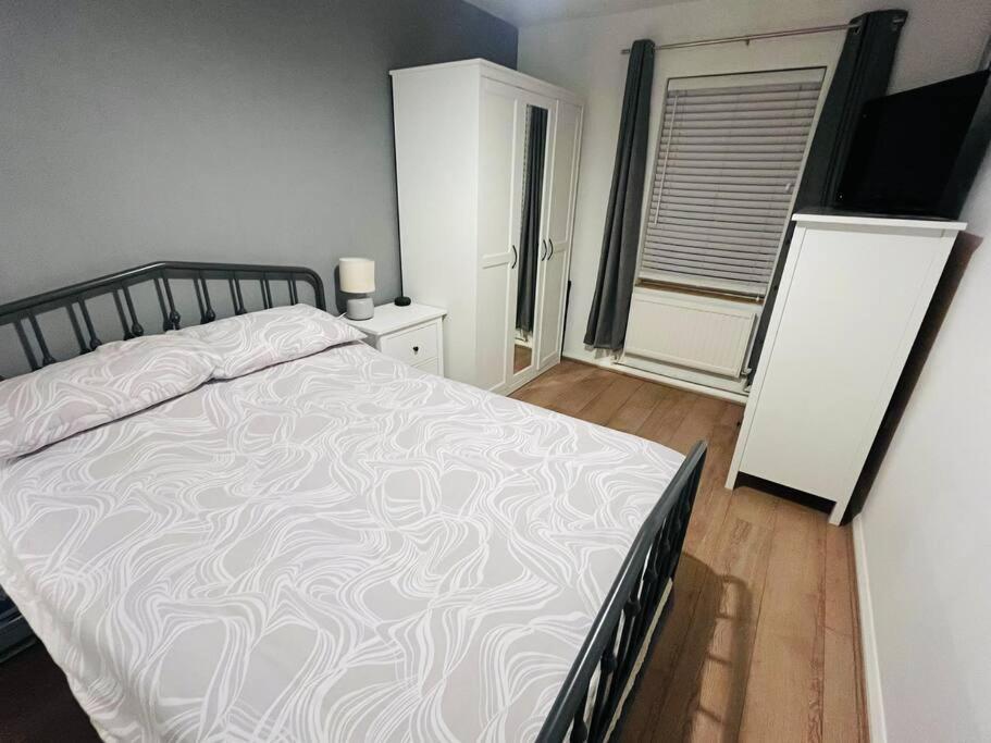 Immaculate 2 Bed Flat With Free Parking! Appartement Watford  Buitenkant foto