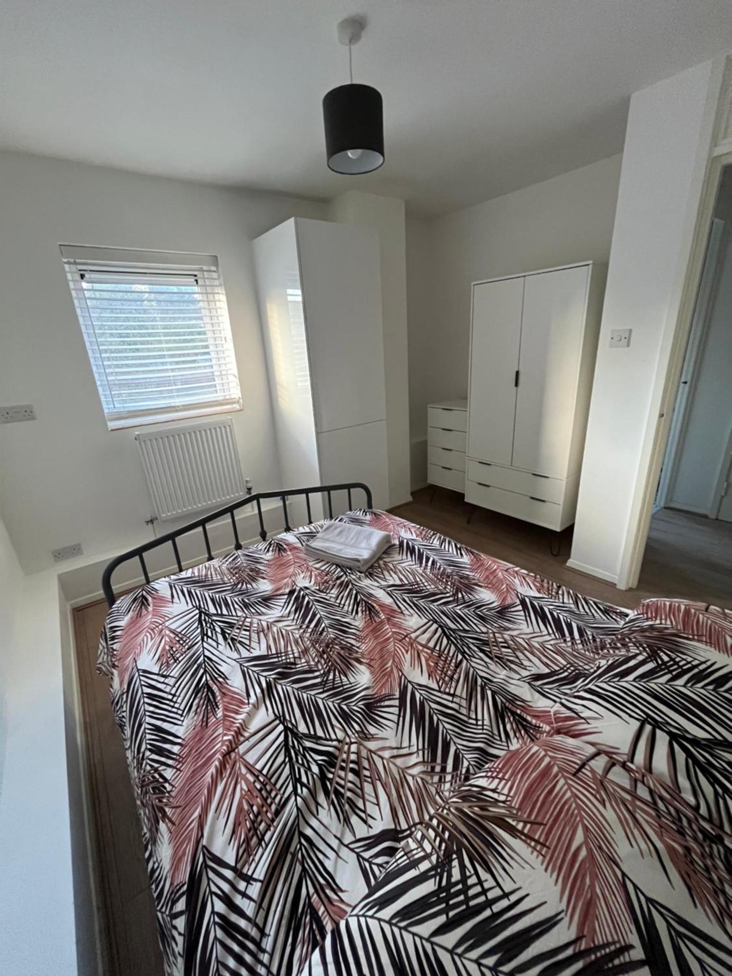 Immaculate 2 Bed Flat With Free Parking! Appartement Watford  Buitenkant foto